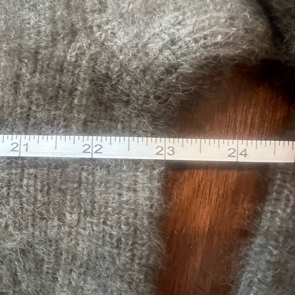 C.T. Plage Limited-Edition Raccoon Fur Brushed Knit Sweater – Grey – Size 36 - Picture 12 of 13